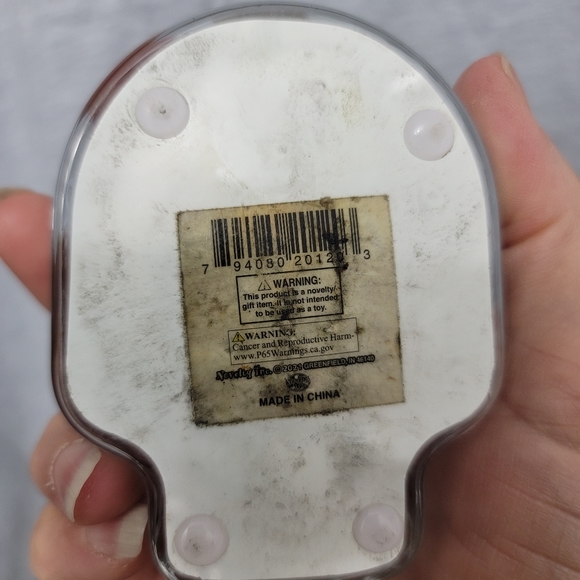 Sugar Skull glow in the dark ashtray. (300) - Picture 5 of 6